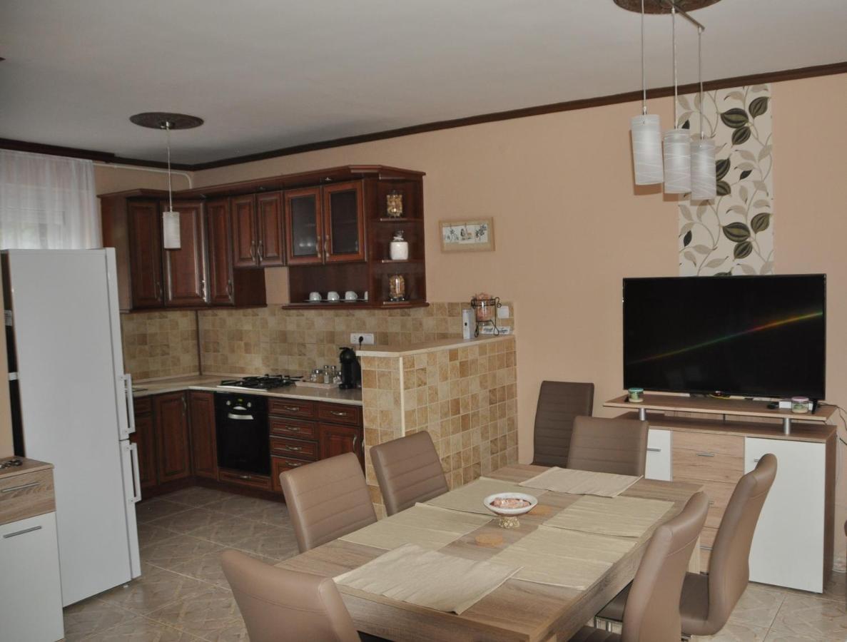 Gyorszem Apartman Εξωτερικό φωτογραφία